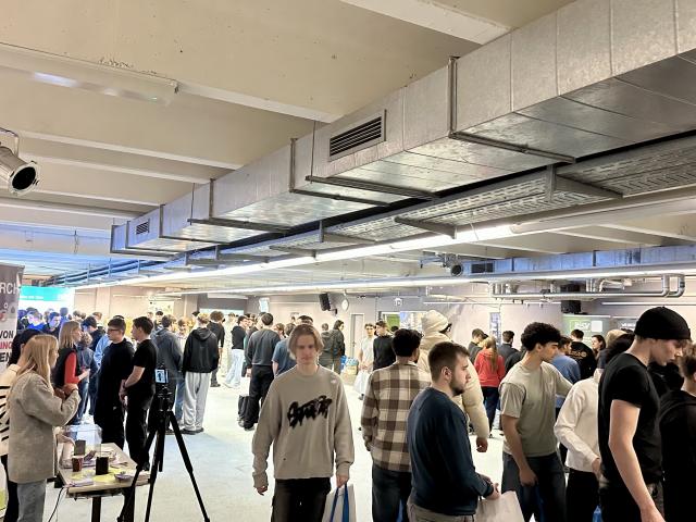 Ein Blick auf die Räumlichkeiten der HTL Donaustadt Firmenmesse