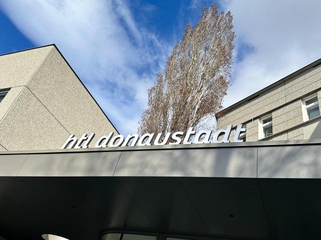 Das Portal der HTL Donaustadt