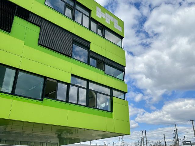 Das Gebäude der HTL St. Pölten im modernen Design