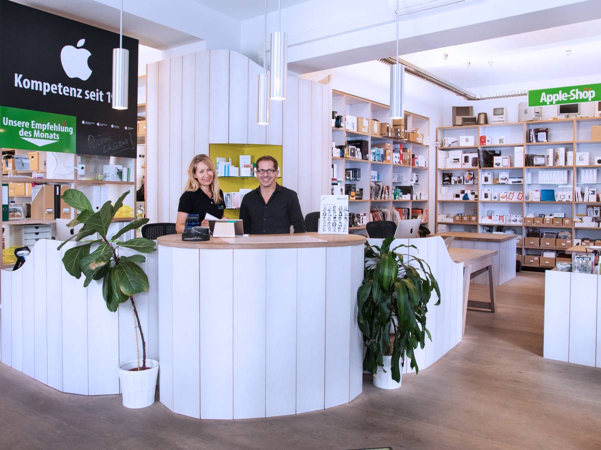 Barbara Eder und Georg Dawiche vom Tools at Work Verkaufsteam, zuständig für Beratung rund um Apple Geräte und Lösungen