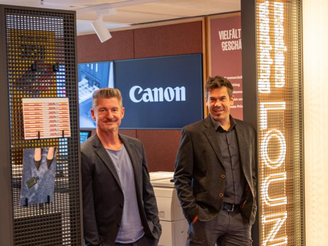 Helmut Hafner und Oliver Deutsch in der Modern Working Lounge von Canon